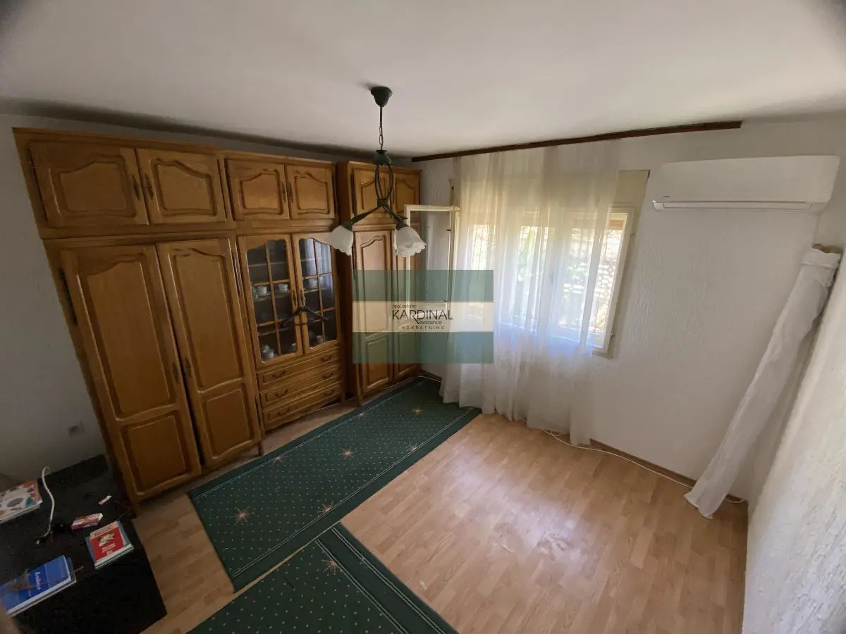  uknjizeni kuće Okolina - 63000 evra 