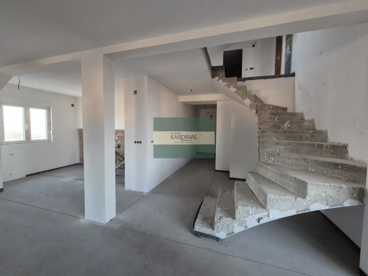 Jagodina Centar  uknjizeni Šestosoban stanovi 230000 evra 