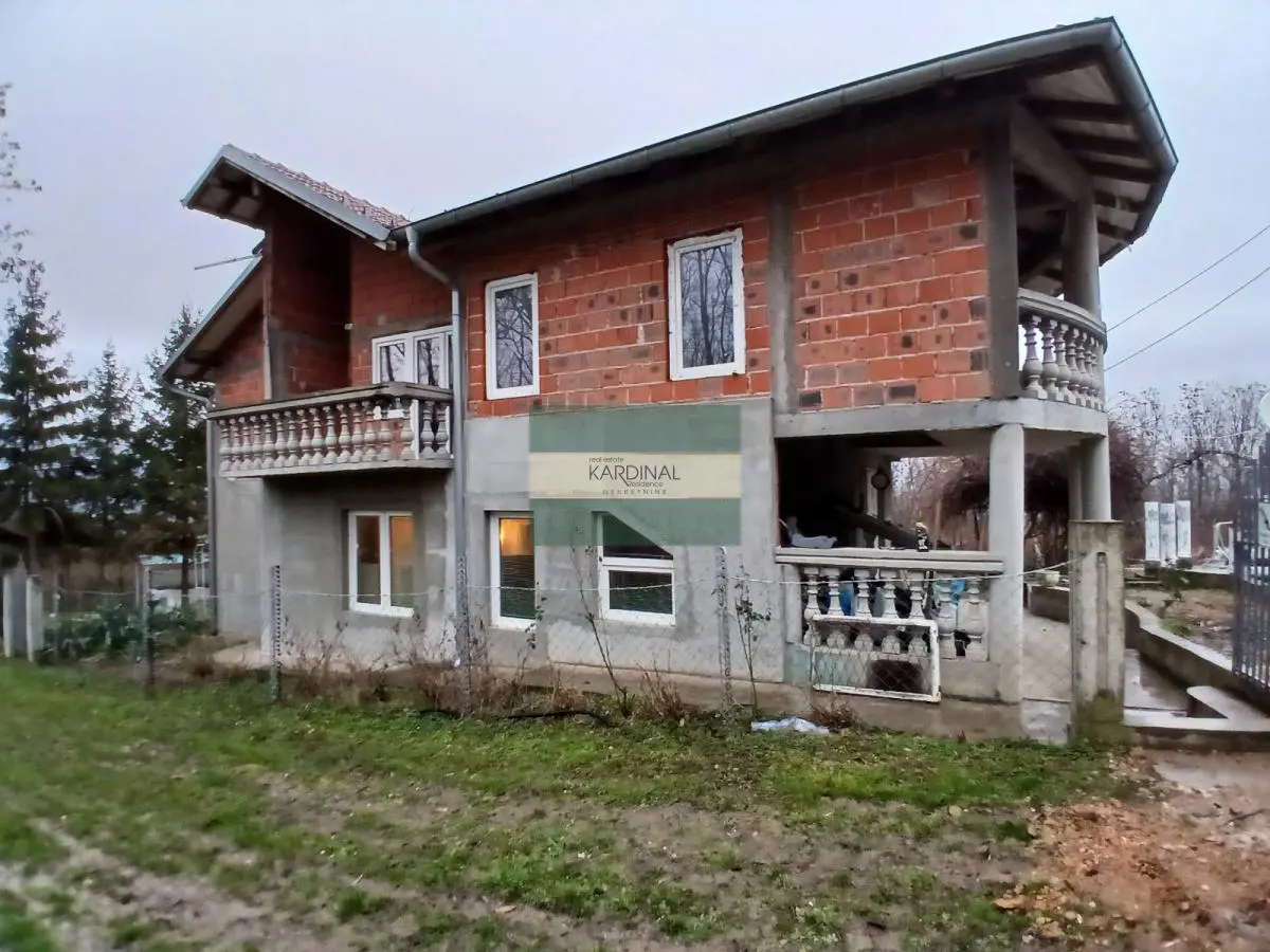 Kragujevac Ilićevo  uknjizeni kuće 75000 evra 