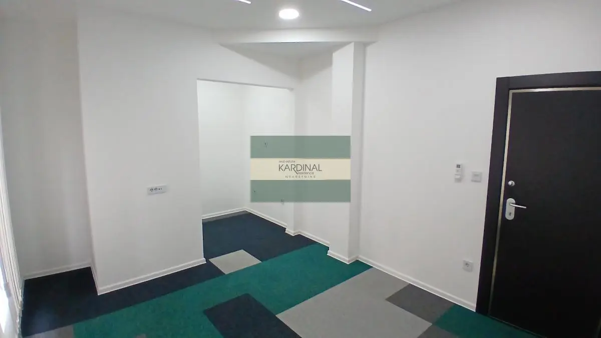 Kragujevac Šest topola  uknjizeni poslovni prostor 420 evra 