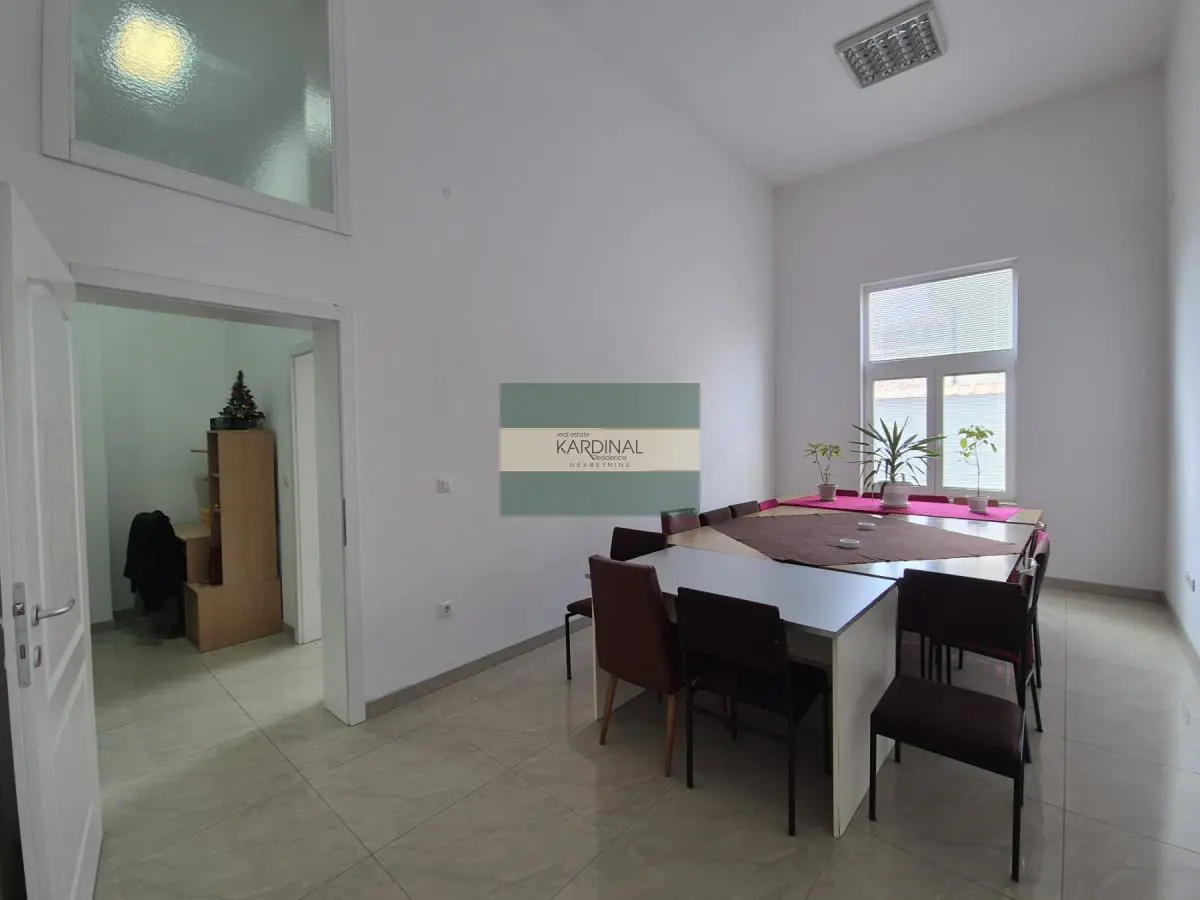  uknjizeni  novogradnja poslovni prostor Akva Park - 78000 evra 