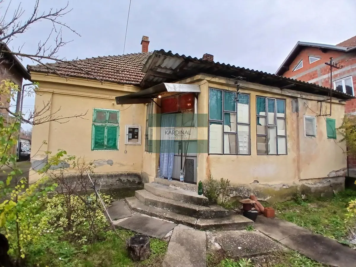  uknjizeni kuće Okolina - 33000 evra 