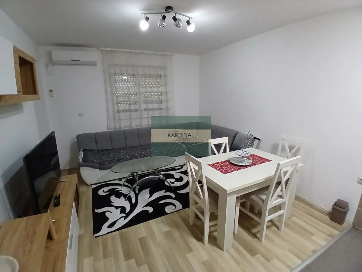 stanovi Jagodina  uknjizeni Trosoban 