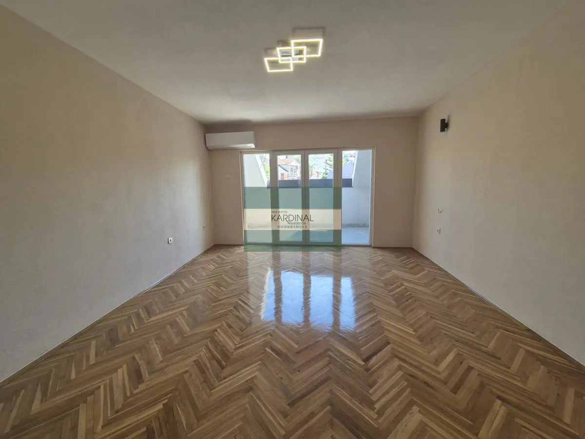  uknjizeni stanovi Centar - 72000 evra 