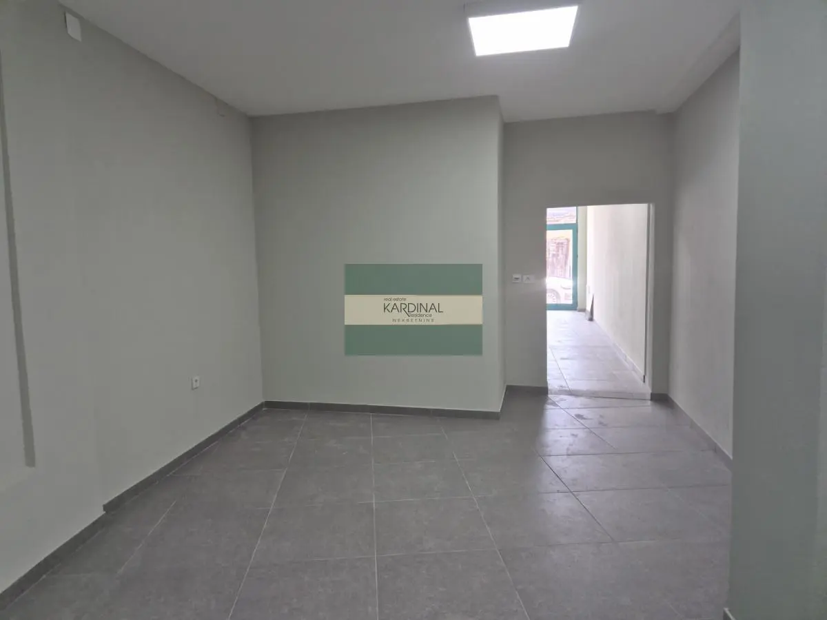 Jagodina Centar  uknjizeni poslovni prostor 99000 evra 
