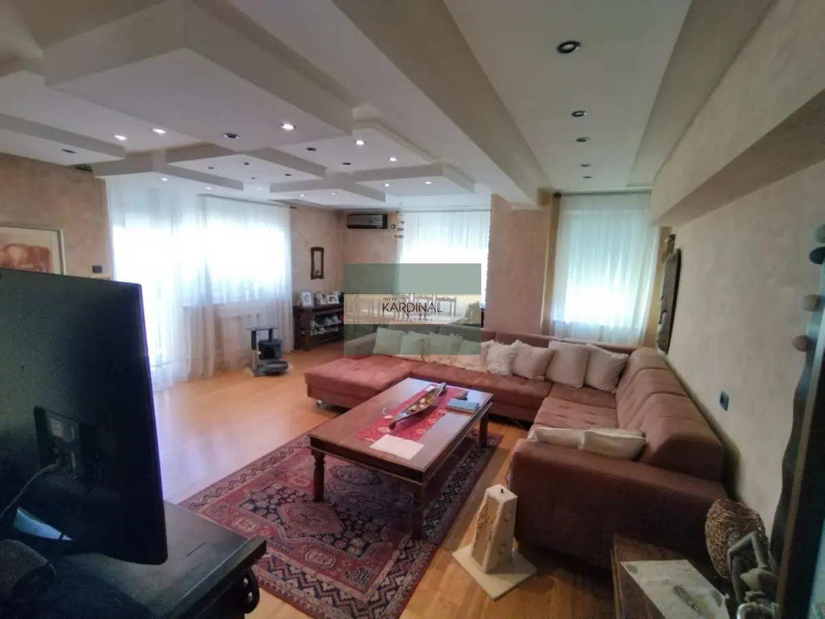 Četvorosoban stanovi Grbavica - 291000 evra 