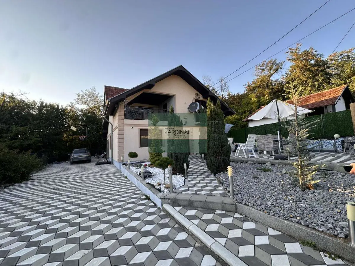  uknjizeni kuće Petrovac - 174000 evra 