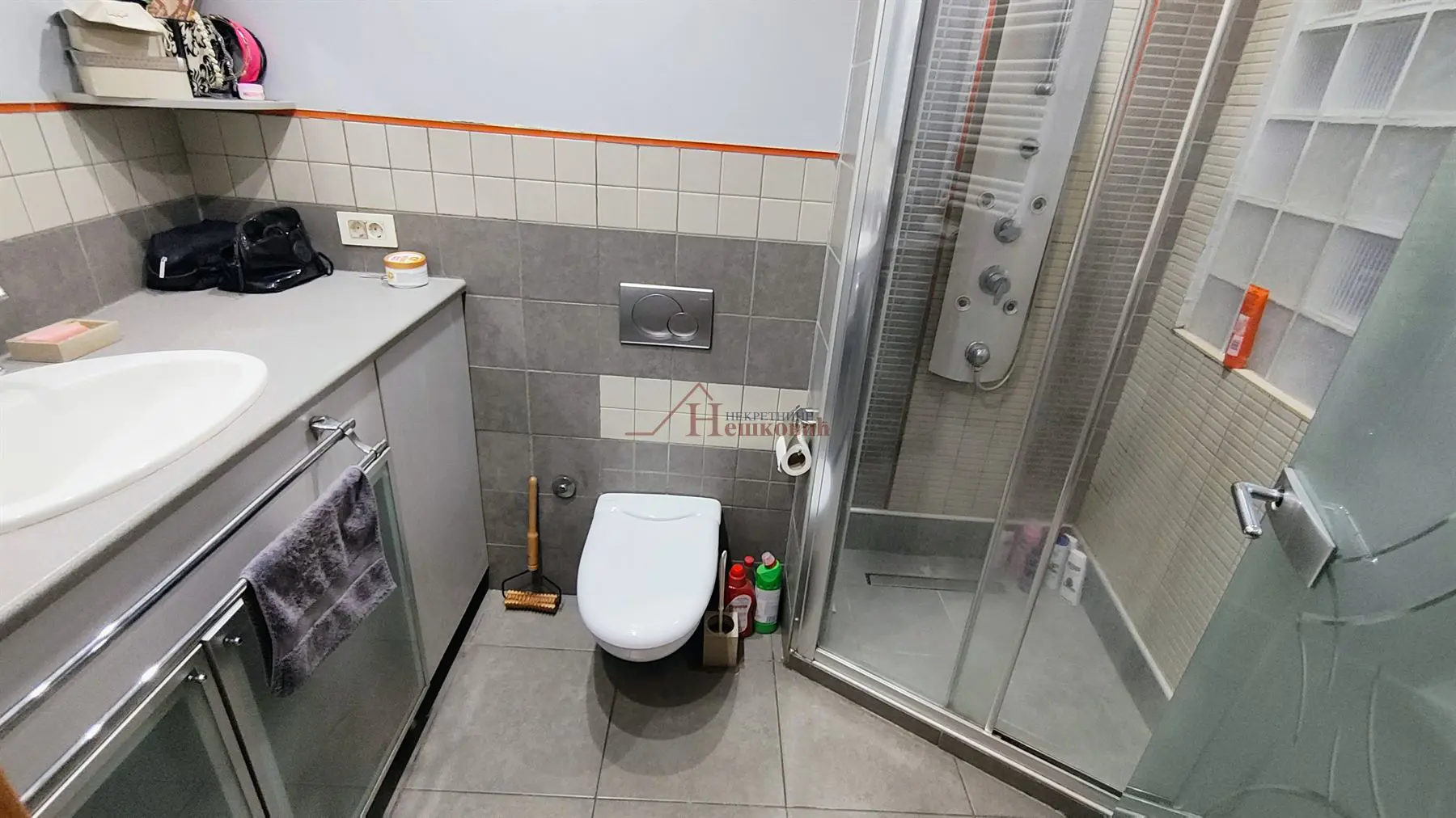 Beograd Novi Beograd  uknjizeni Petosoban stanovi 439990 evra 