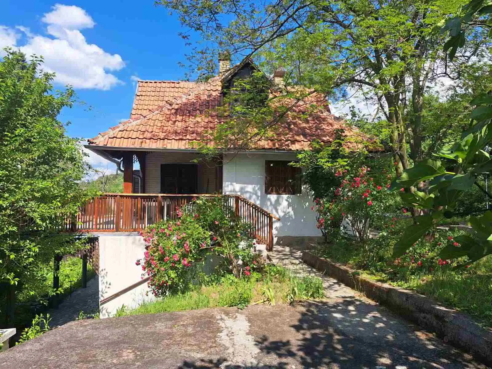  uknjizeni kuće Indjija Indjija okolina 93000 evra 