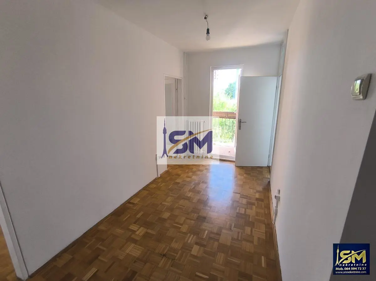 Beograd Barajevo  uknjizeni Četvorosoban stanovi 87000 evra