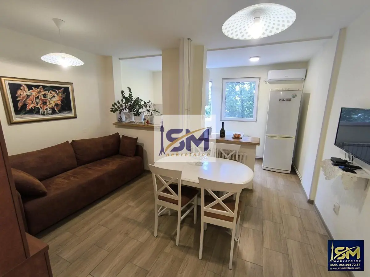  uknjizeni Dvosoban stanovi Zemun Meandri 450 evra 