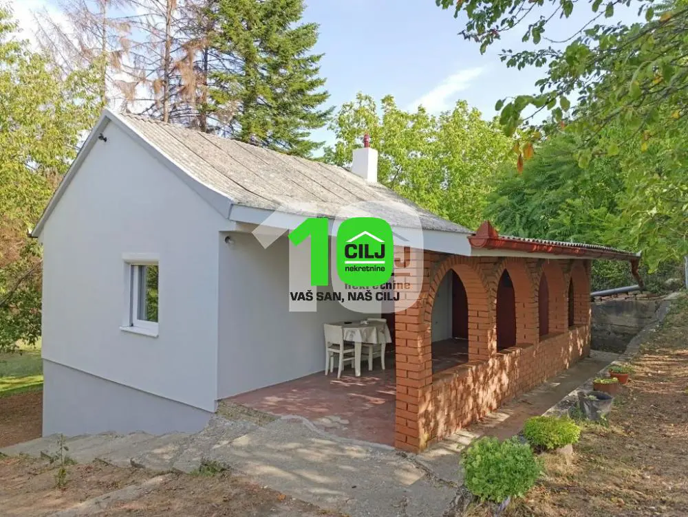 vikendica Inđija Maradik 85000 evra 