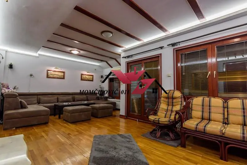  uknjizeni Četvorosoban stanovi Stari Grad Dorćol gornji 450000 evra 