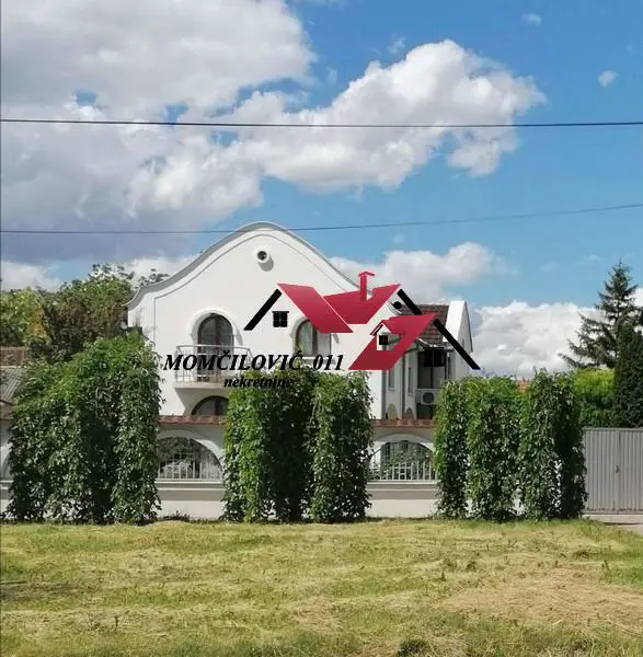  uknjizeni kuće STARA PAZOVA CENTAR 530000 evra 