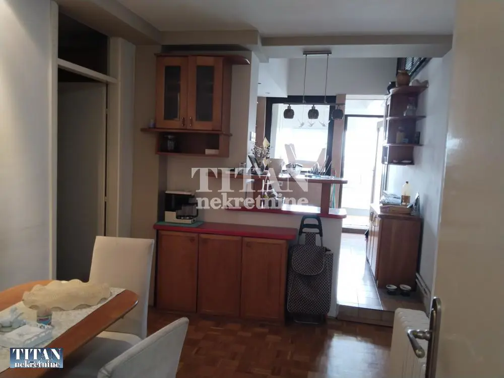 Trosoban stanovi Novi Beograd Savski blokovi (44 45 70 70a) 230000 evra 