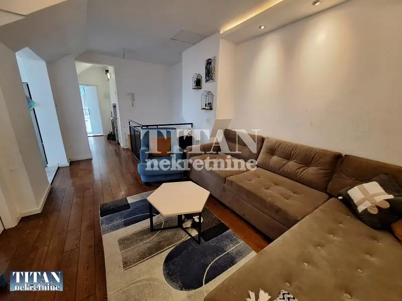 Šestosoban stanovi Čukarica Banovo brdo 250000 evra 