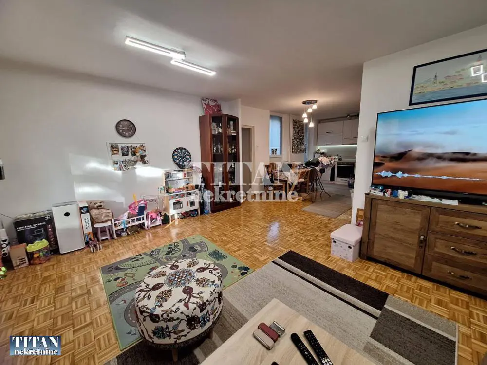 Trosoban stanovi Čukarica Cerak 240000 evra 