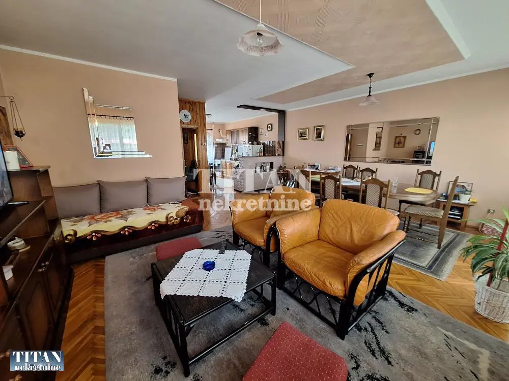 Beograd Čukarica kuće 180000 evra 