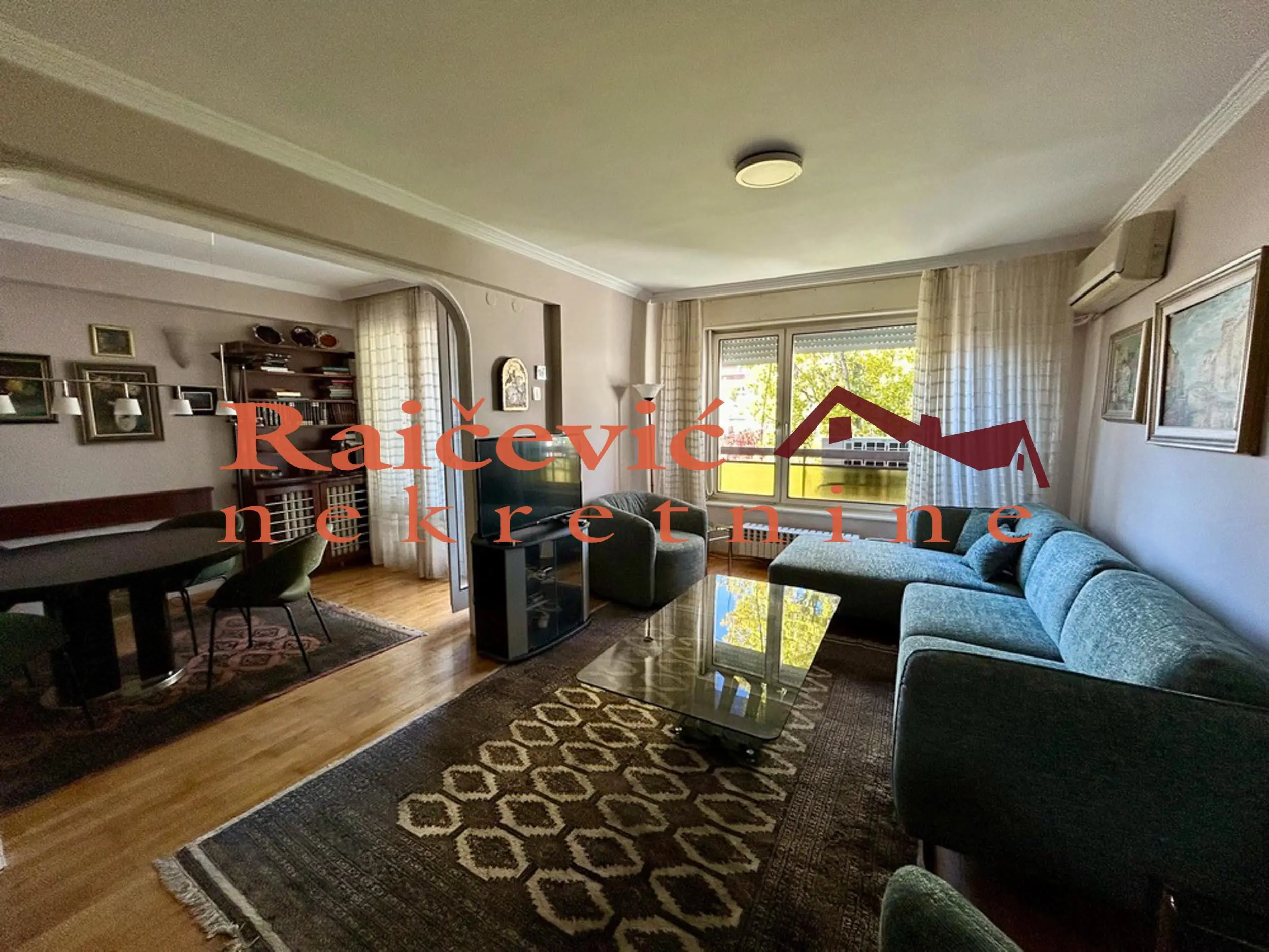 Trosoban stanovi Stari Grad Dorćol gornji 1200 evra 