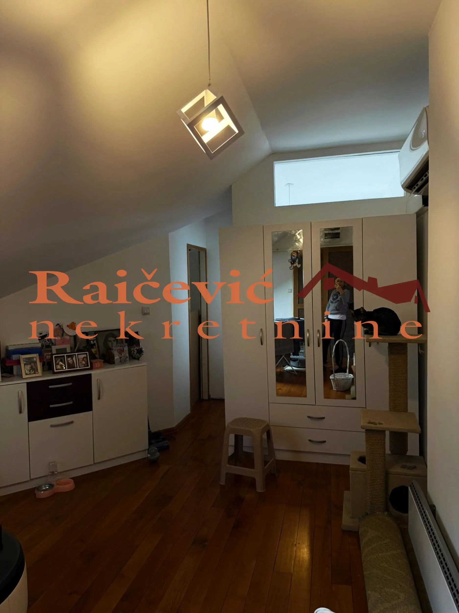 Beograd Stari Grad  uknjizeni Trosoban stanovi 225000 evra 