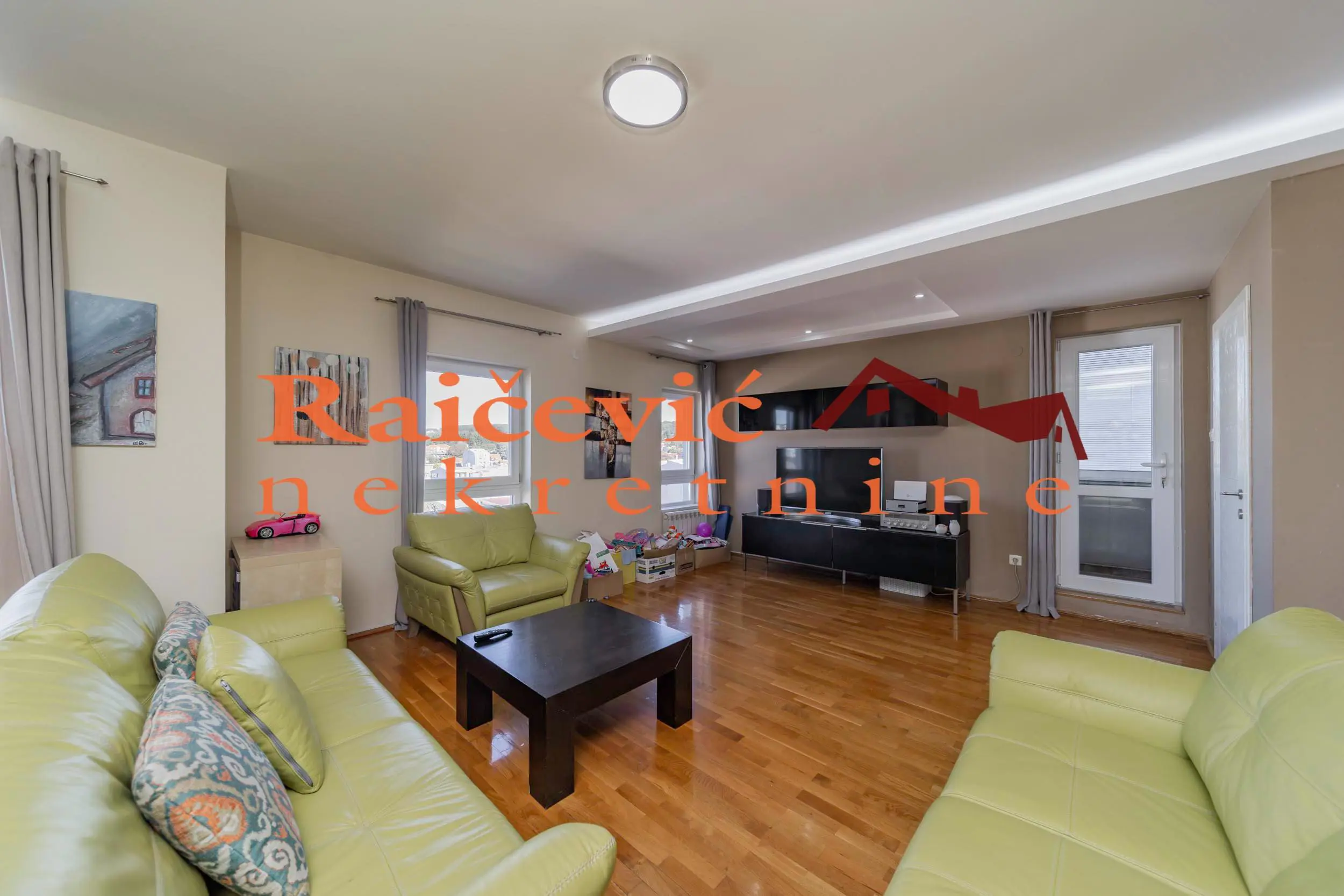  uknjizeni Četvorosoban stanovi Zvezdara Ðeram 390000 evra 