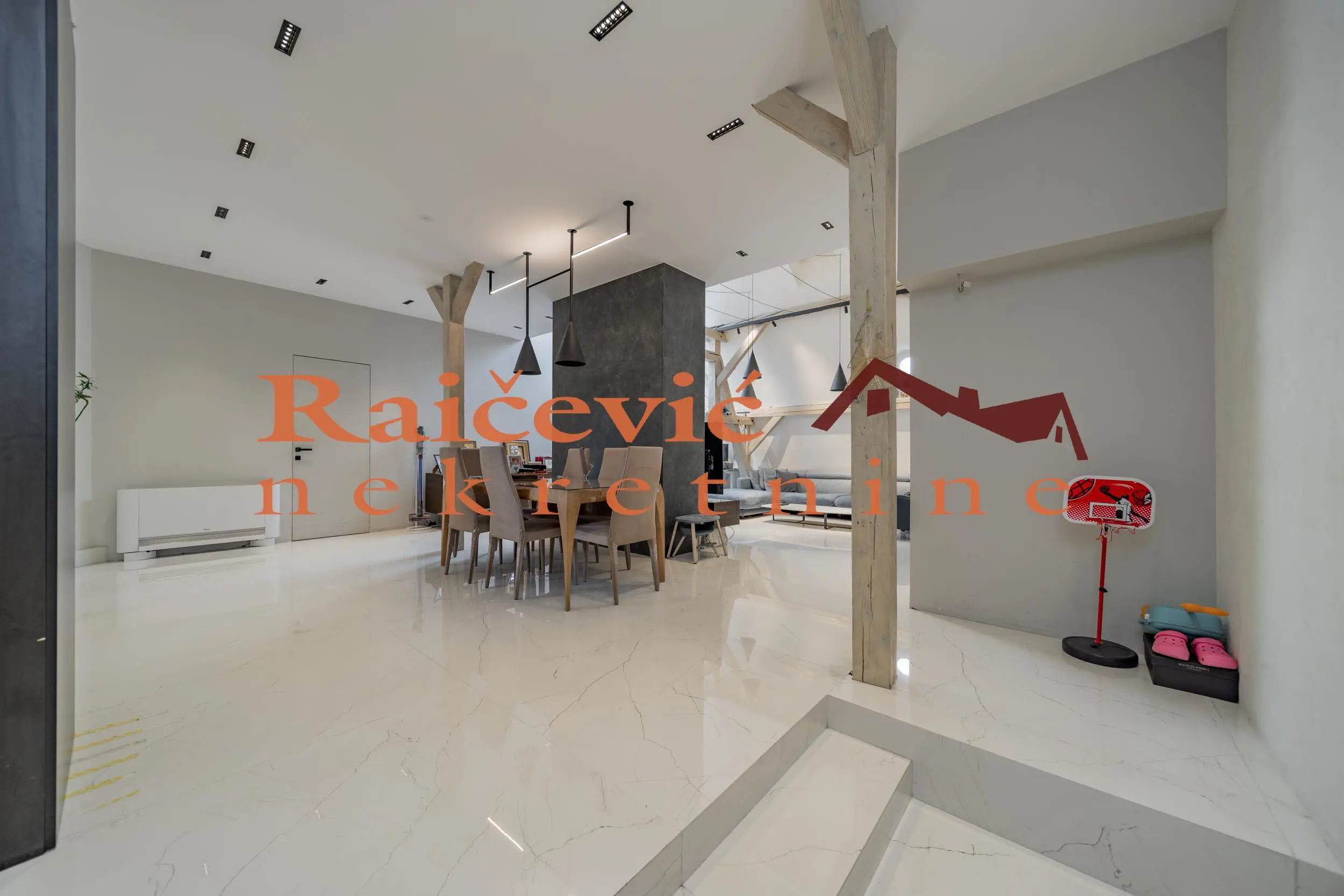 Trosoban stanovi Stari Grad Centar i Terazije 900000 evra 