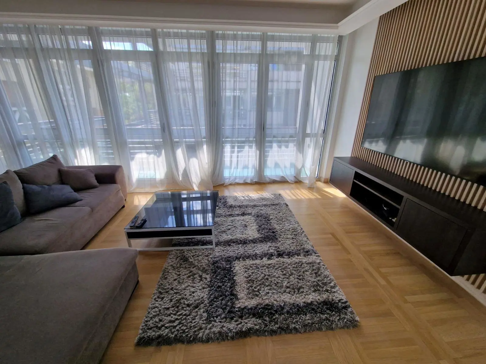 Četvorosoban stanovi Savski venac Dedinje 2400 evra 