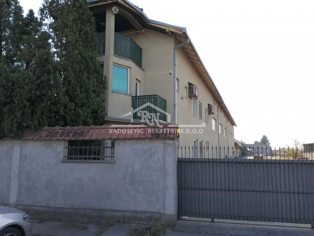 SREMSKI OKRUG Pećinci hala 1800 evra 