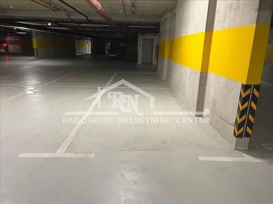 garaža Voždovac Banjica I II 120 evra 