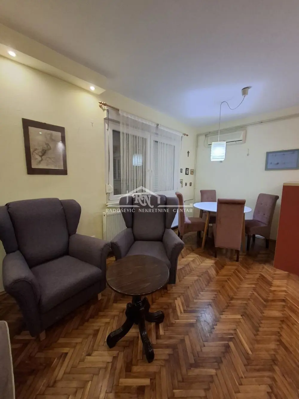 Jednoiposoban stanovi Palilula Karaburma 400 evra 