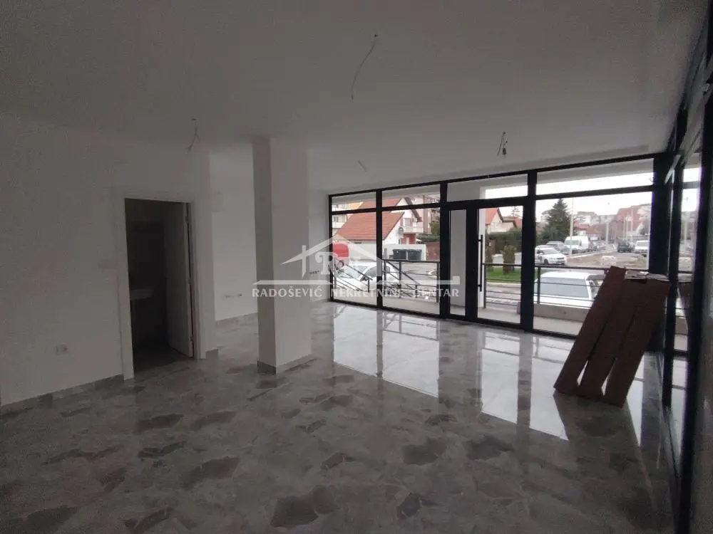  novogradnja poslovni prostor Obrenovac Obrenovac okolina 75000 evra 