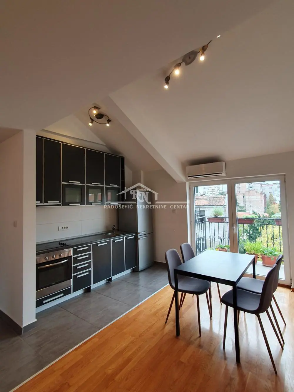 Beograd Stari Grad Trosoban stanovi 330000 evra 