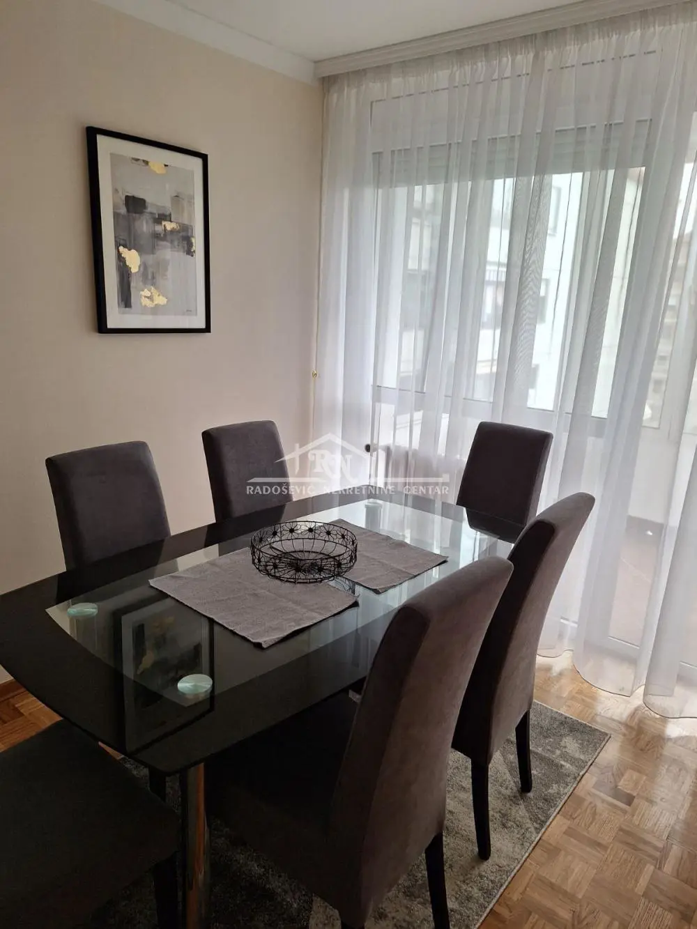 Trosoban stanovi Novi Beograd Studentski grad ( blokk 34) 750 evra 