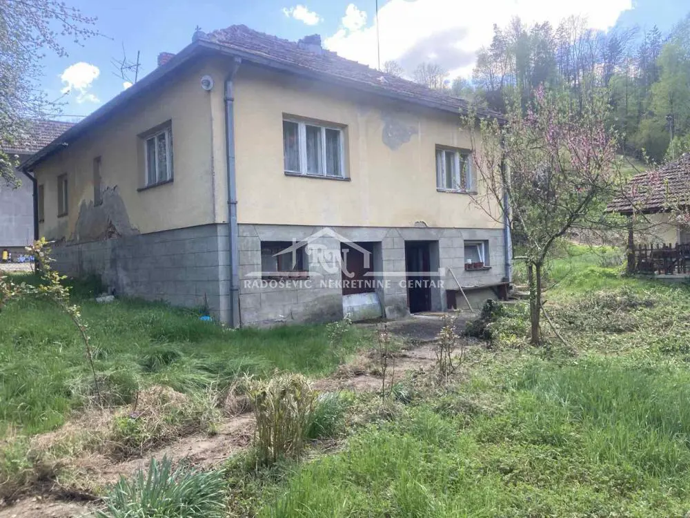 kuće Lučani centar 25000 evra 