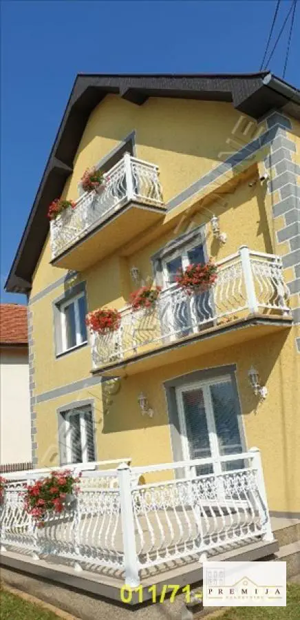 Beograd Mladenovac kuće 310000 evra 