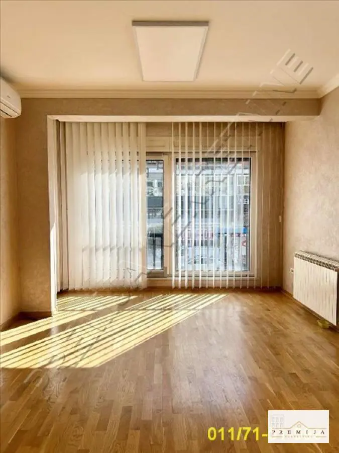 uknjizeni  novogradnja Trosoban stanovi Vračar Južni bulevar 1100 evra