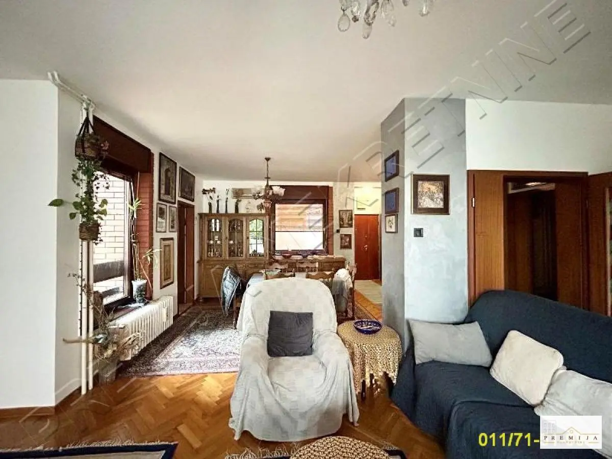  uknjizeni Trosoban stanovi Savski venac Dedinje 500000 evra 