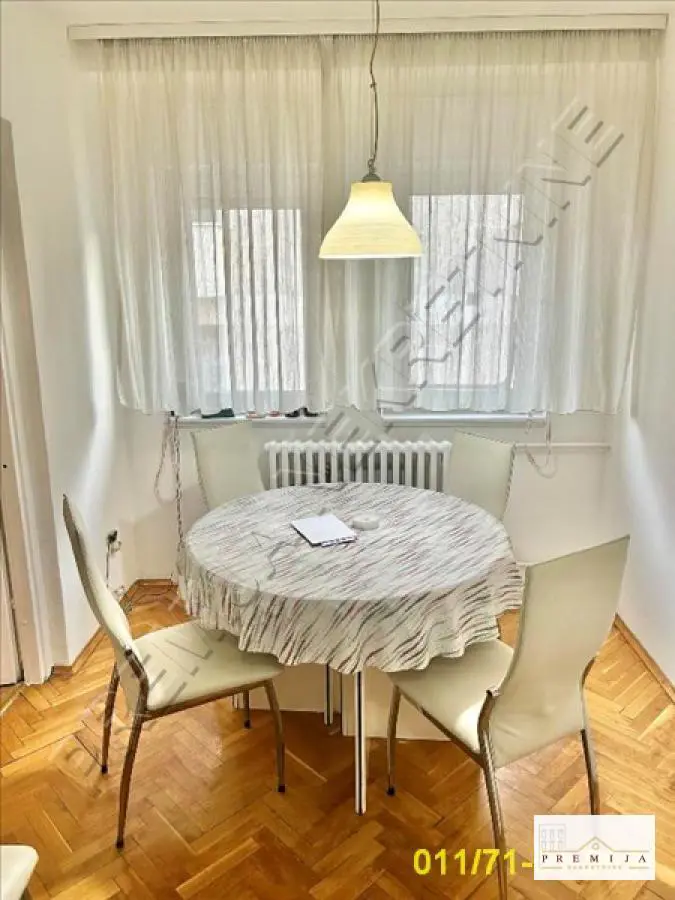  uknjizeni Trosoban stanovi Vračar Neimar 650 evra 