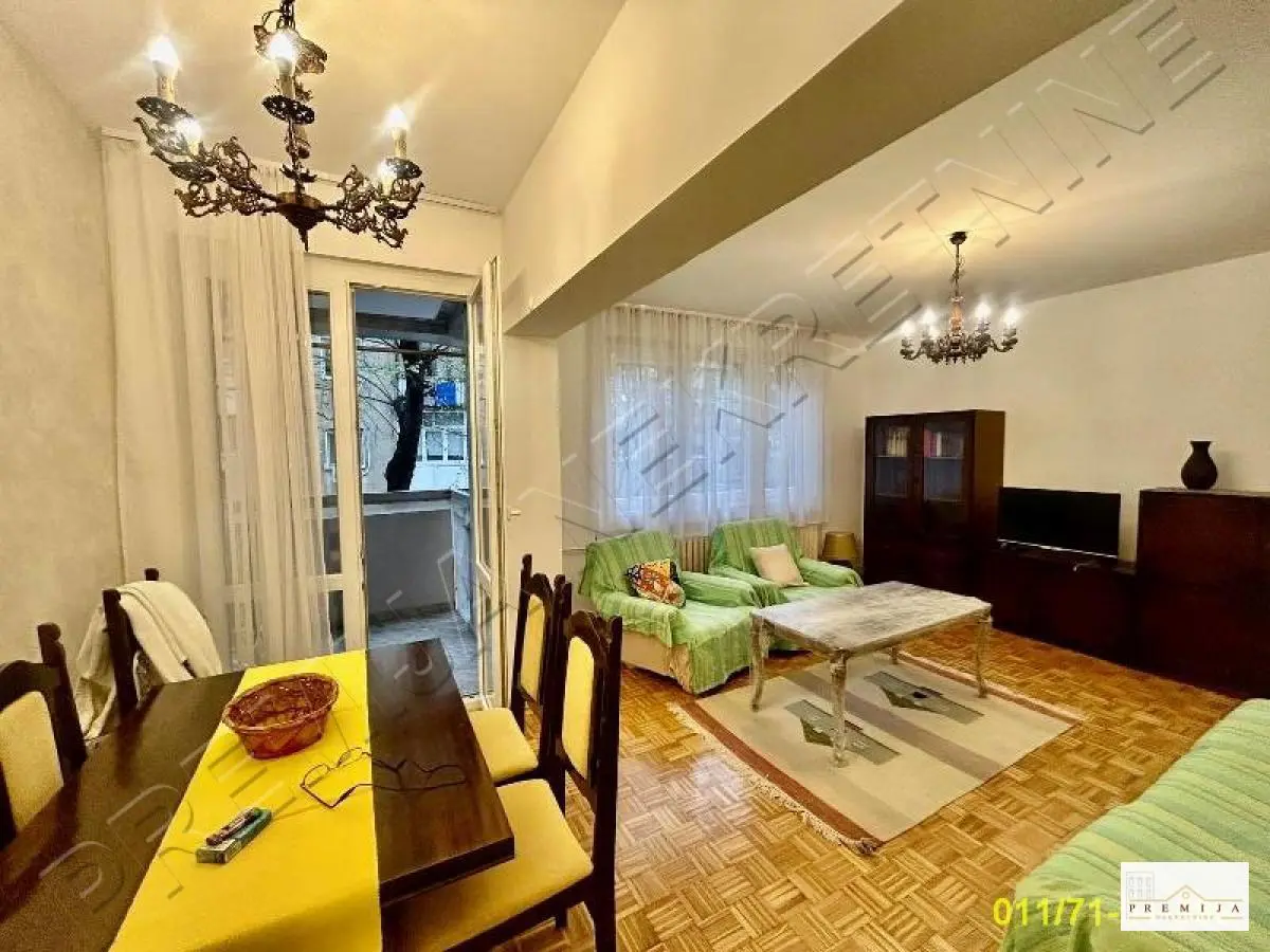 Beograd Vračar  uknjizeni Dvoiposoban stanovi 800 evra 