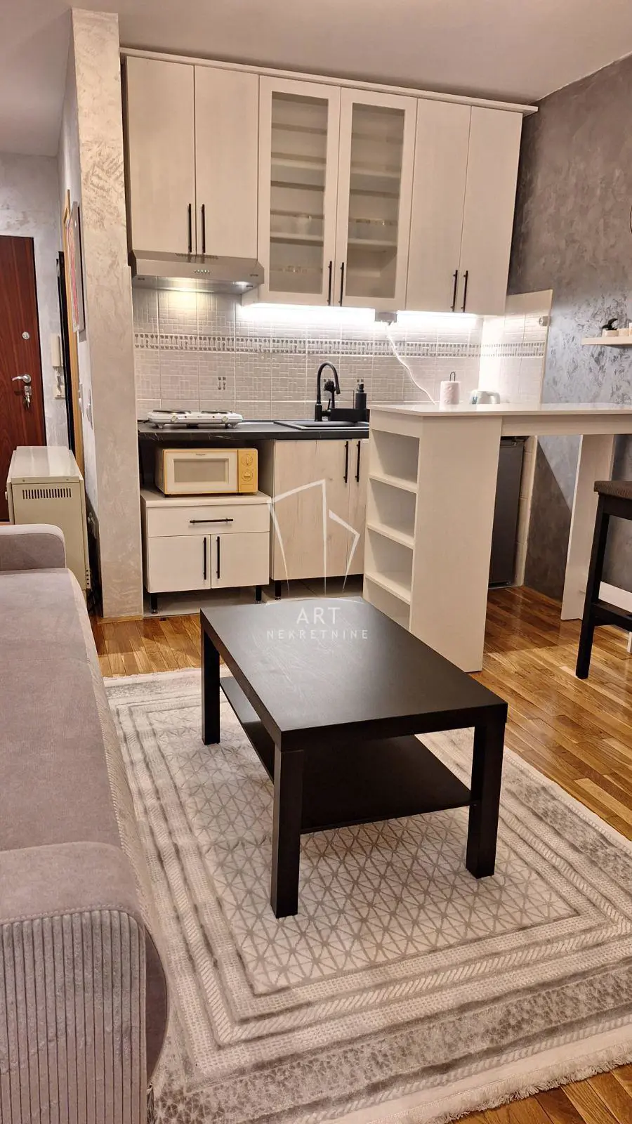 Garsonjera stanovi Palilula Karaburma 450 evra 