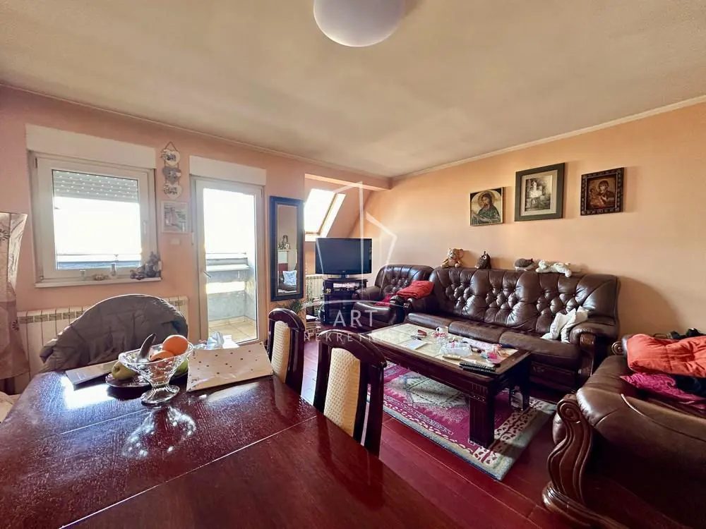 Četvoroiposoban stanovi Zemun Zemun centar 233000 evra 
