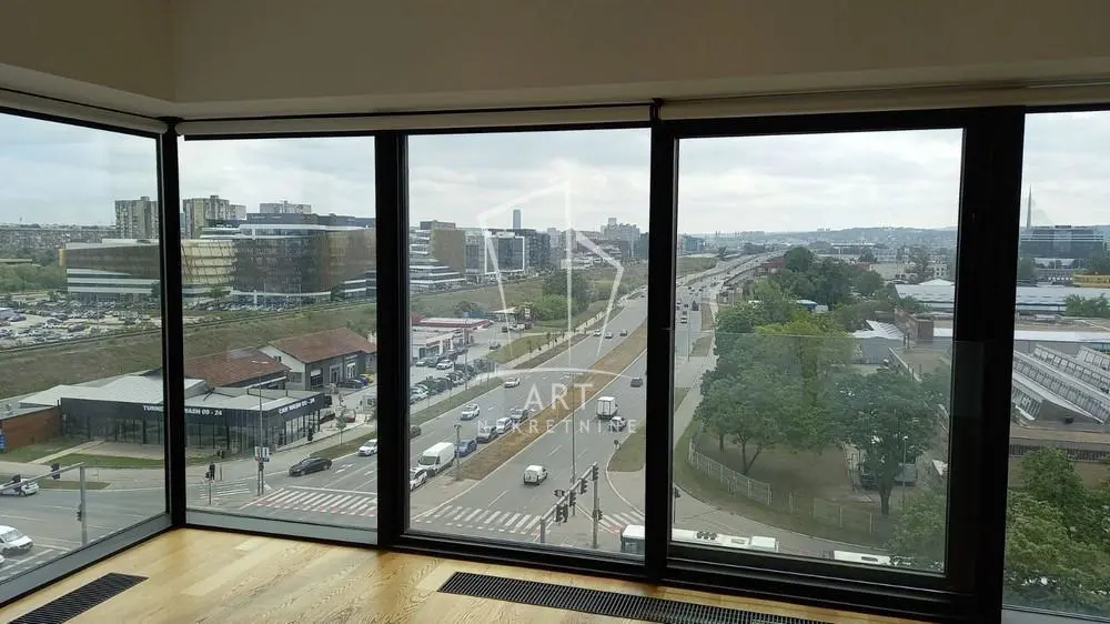 poslovni prostor Novi Beograd Blok 65 1900 evra 