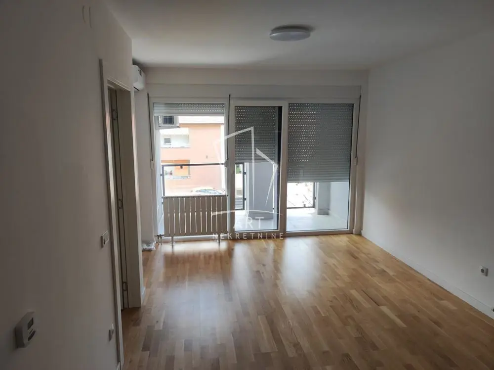 Beograd Zemun poslovni prostor 1500 evra 