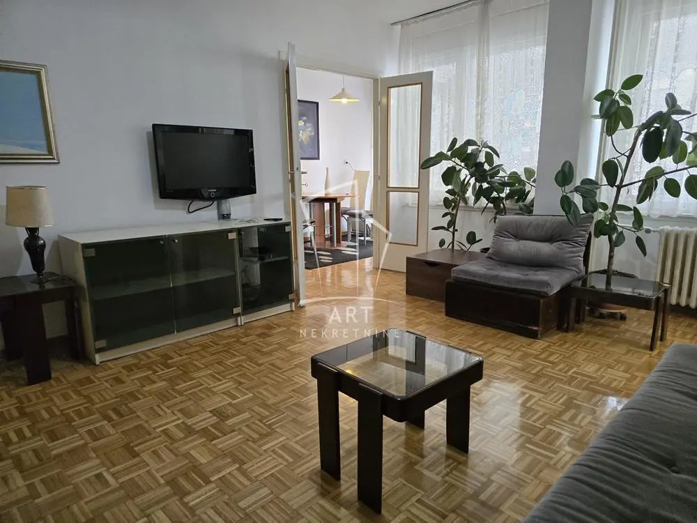 Beograd Novi Beograd Četvorosoban stanovi 950 evra 