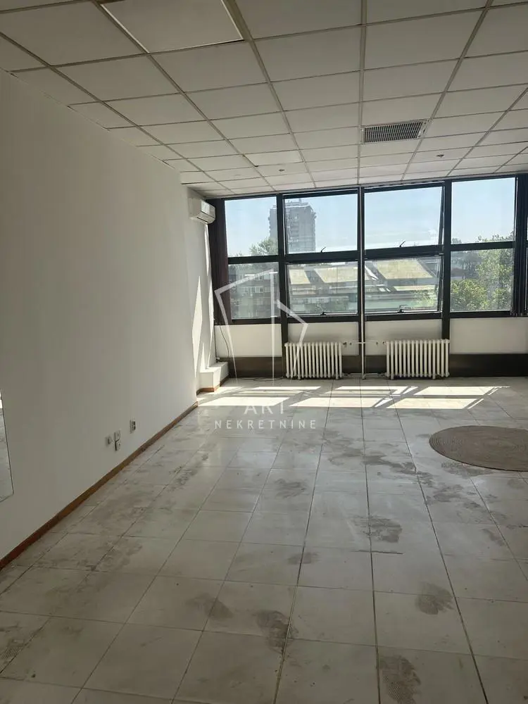 Beograd Novi Beograd poslovni prostor 880 evra 