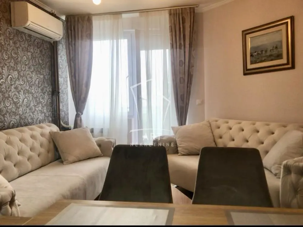 Dvosoban stanovi Novi Beograd Hotel Yu i Stari merkator 600 evra 