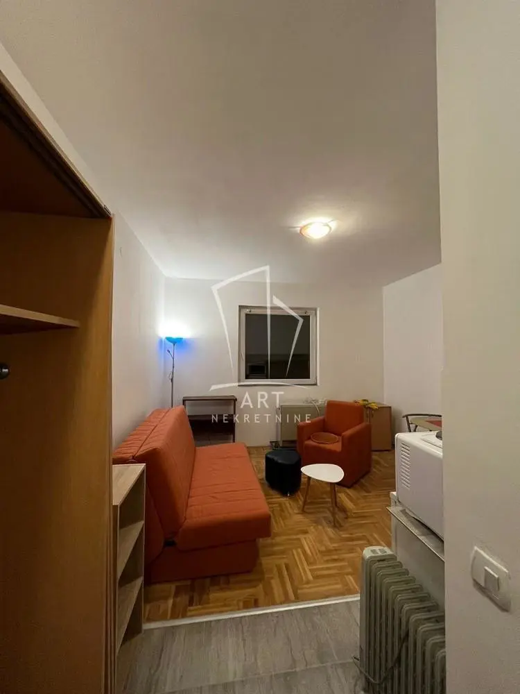 Garsonjera stanovi Palilula Karaburma 87000 evra 