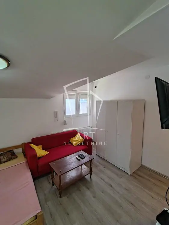 Dvosoban stanovi Palilula Borča 280 evra 