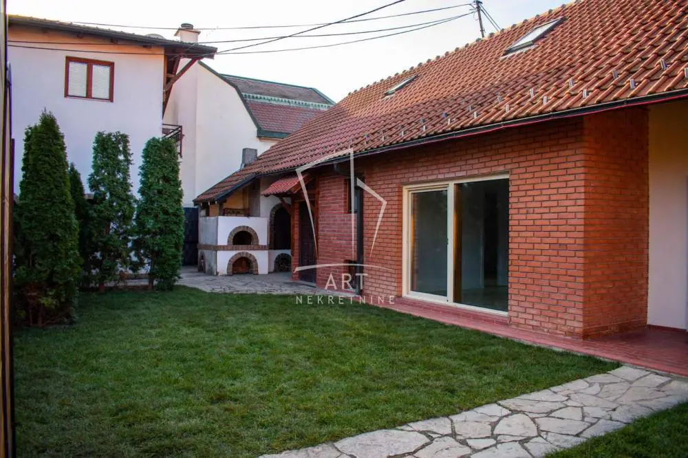 kuće Zemun Zemun centar 2200 evra 