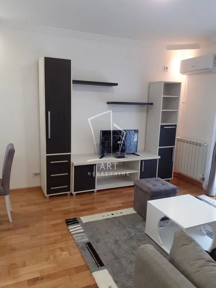 Beograd Voždovac Jednoiposoban stanovi 550 evra 